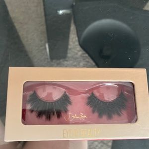 Brennan Rock brand false lashes